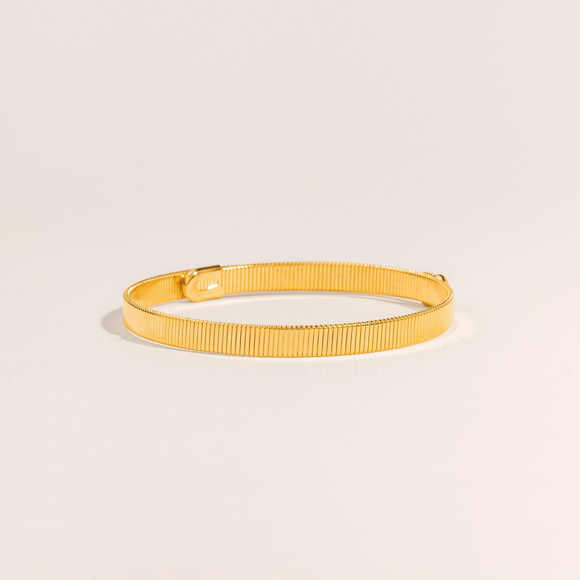 The Pretty Girl Bangle (Gold)