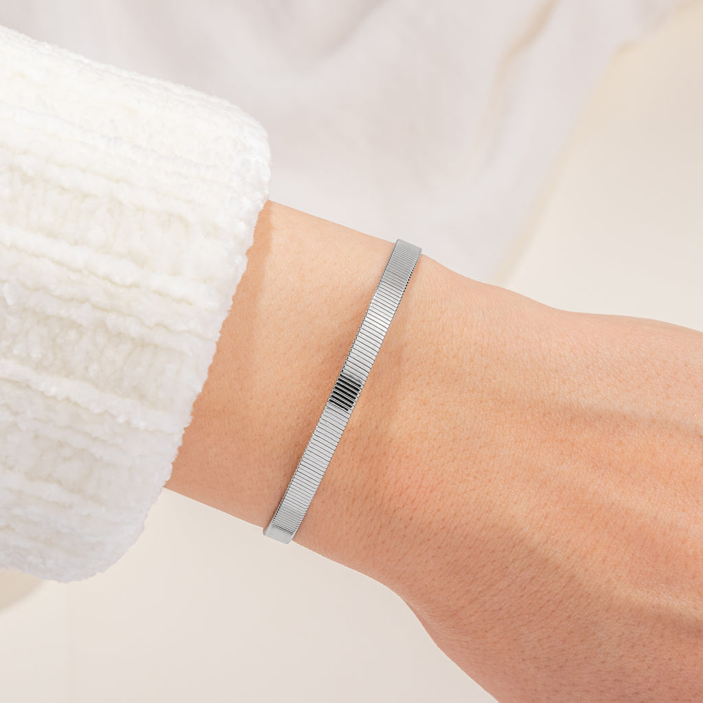 The Pretty Girl Bangle (Silver)